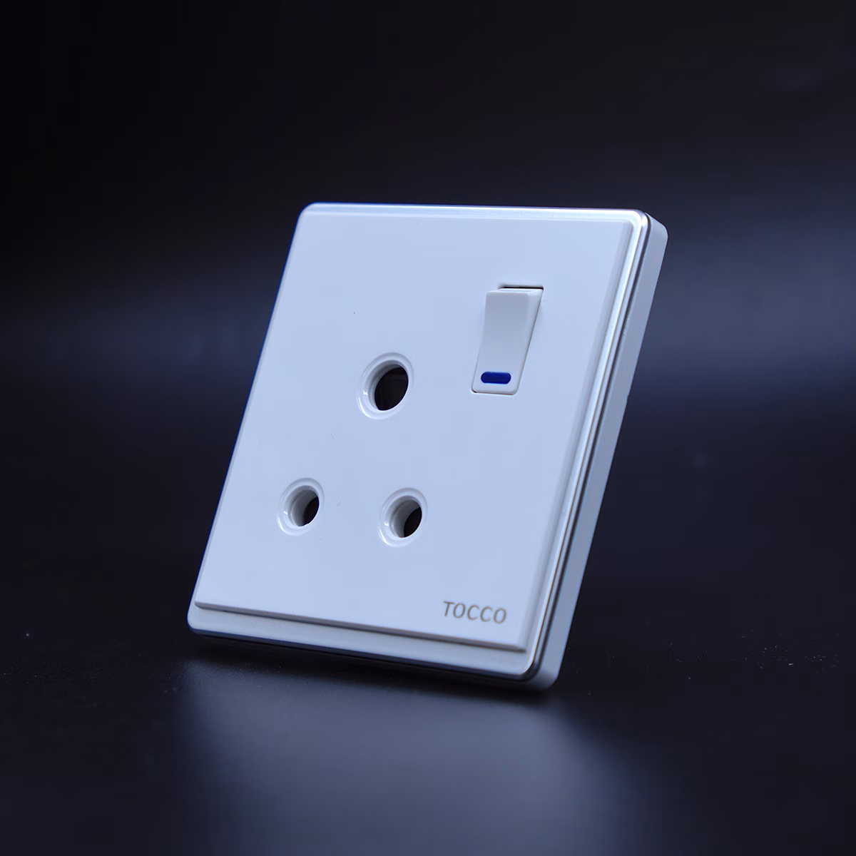 15 AMP Round Socket 02.png