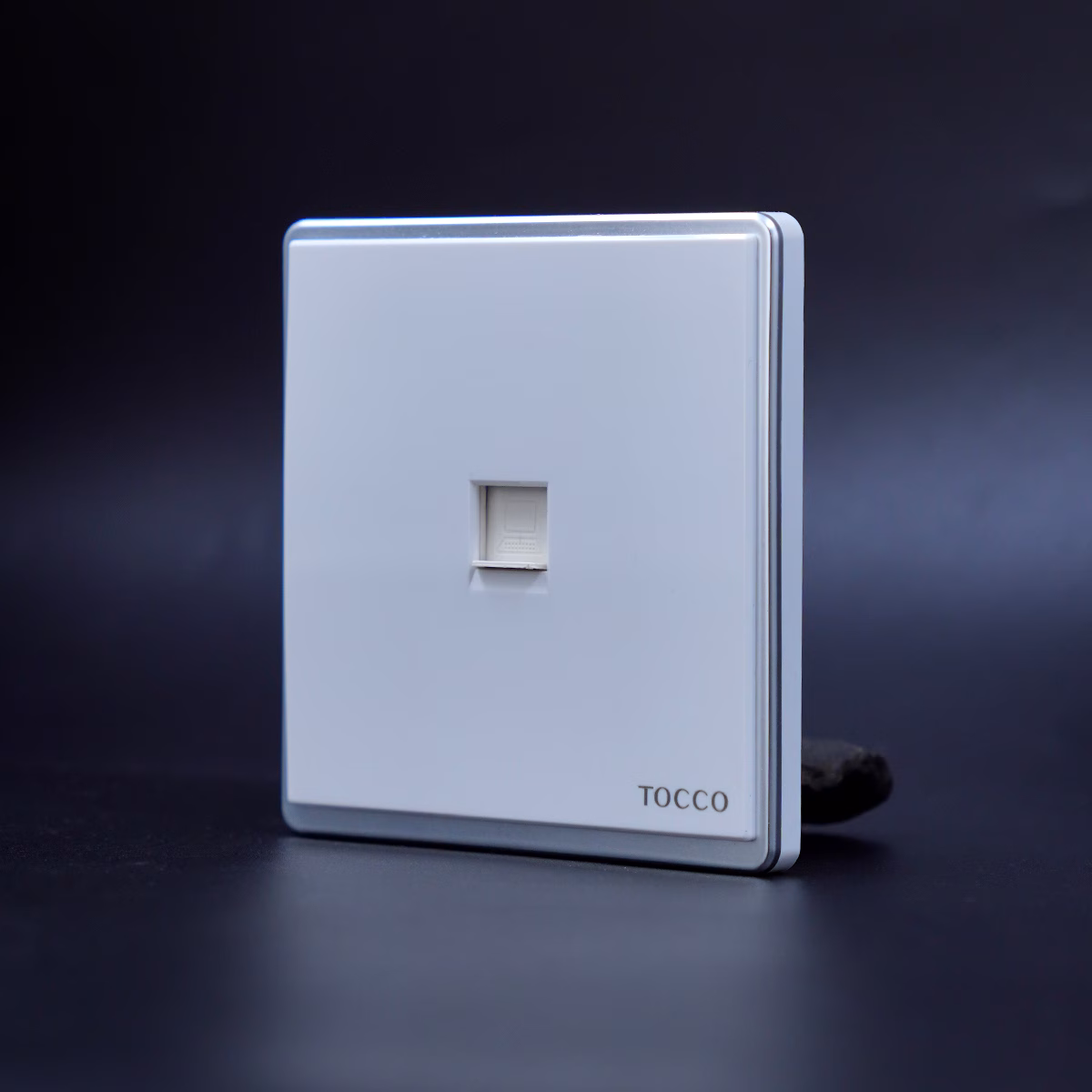 8-Pin-Data-Socket-02.png